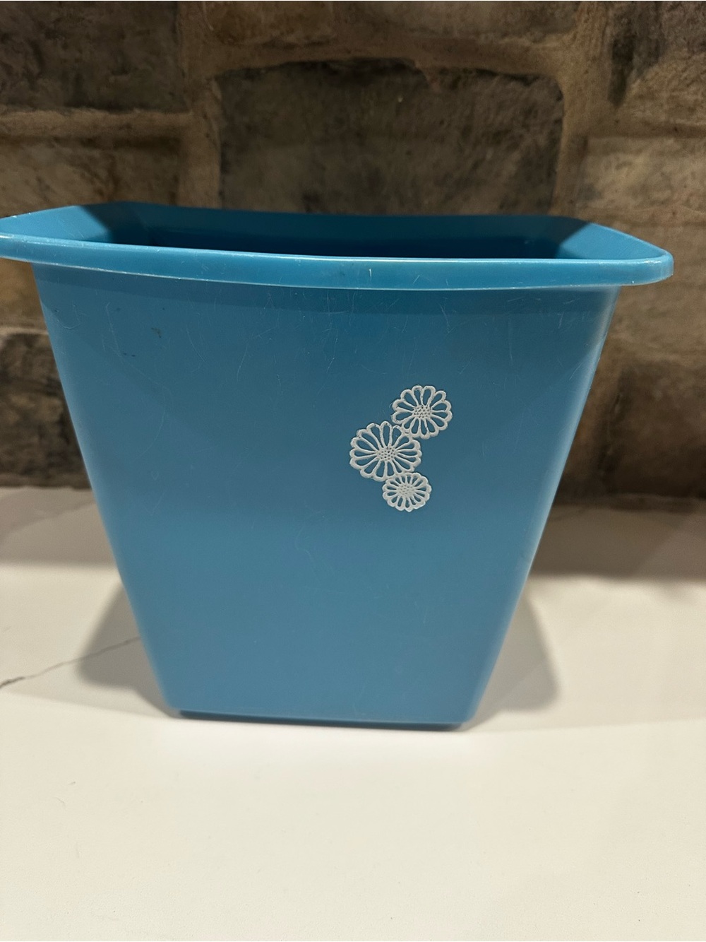 70s Vintage MCM Rubbermaid Bathroom Trash Can Plastic Daisy Blue 10" 2952